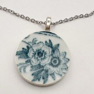 Broken Plate Blue White Round Pendant Silver tone Chain Necklace Jewelry
